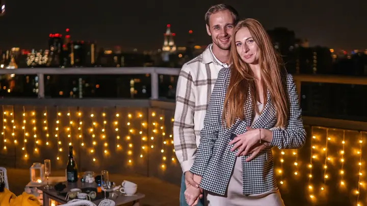 Надпись Love you на крыше для предложения