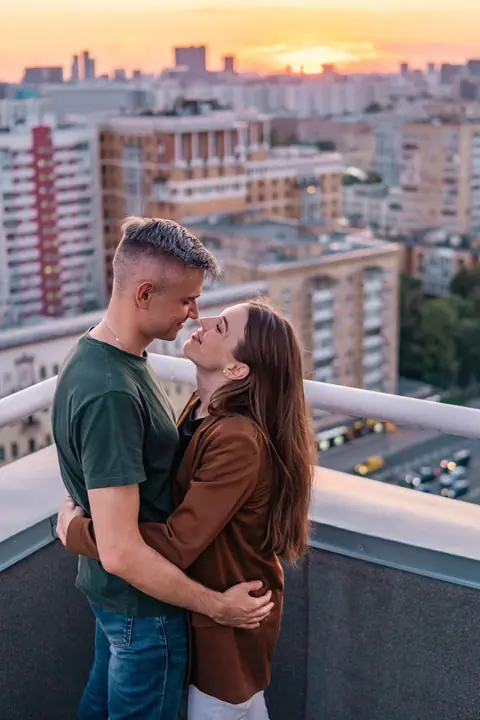 Поцелуй на видовой крыше Москвы
